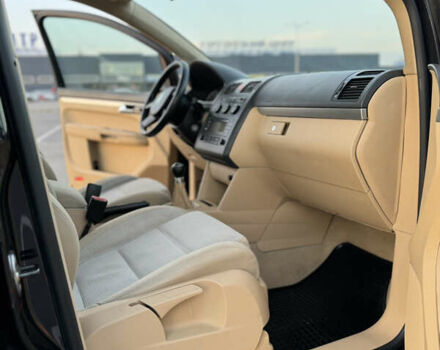 Черный Фольксваген Туран, объемом двигателя 1.6 л и пробегом 253 тыс. км за 5500 $, фото 25 на Automoto.ua