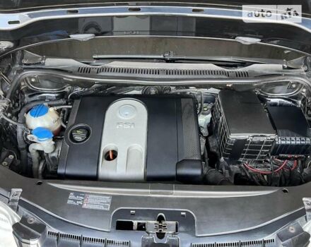 Черный Фольксваген Туран, объемом двигателя 1.6 л и пробегом 218 тыс. км за 5200 $, фото 2 на Automoto.ua