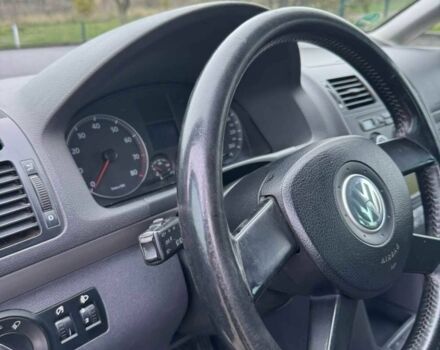 Черный Фольксваген Туран, объемом двигателя 1.6 л и пробегом 264 тыс. км за 5000 $, фото 12 на Automoto.ua