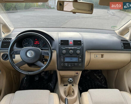 Черный Фольксваген Туран, объемом двигателя 1.6 л и пробегом 192 тыс. км за 4900 $, фото 16 на Automoto.ua