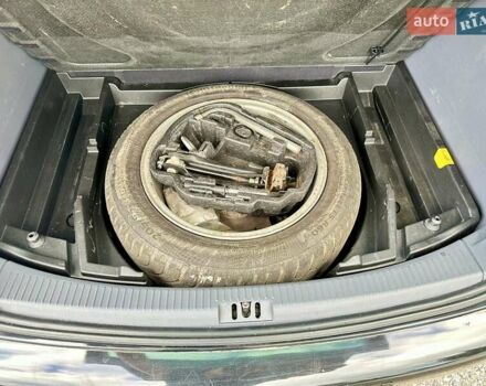 Черный Фольксваген Туран, объемом двигателя 1.6 л и пробегом 276 тыс. км за 5300 $, фото 9 на Automoto.ua