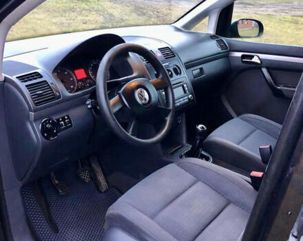 Черный Фольксваген Туран, объемом двигателя 1.97 л и пробегом 400 тыс. км за 4999 $, фото 8 на Automoto.ua