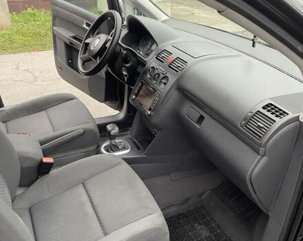 Черный Фольксваген Туран, объемом двигателя 1.6 л и пробегом 235 тыс. км за 6500 $, фото 14 на Automoto.ua