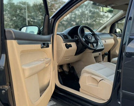 Черный Фольксваген Туран, объемом двигателя 1.6 л и пробегом 253 тыс. км за 5500 $, фото 26 на Automoto.ua