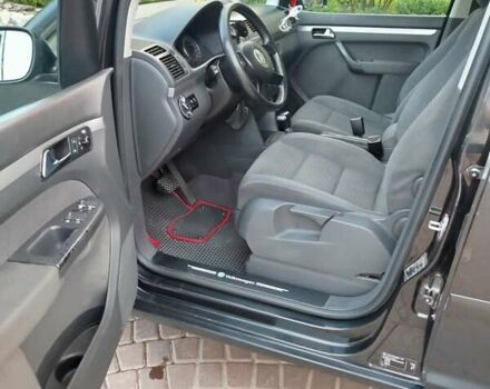 Черный Фольксваген Туран, объемом двигателя 1.6 л и пробегом 167 тыс. км за 6000 $, фото 4 на Automoto.ua