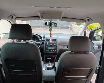 Черный Фольксваген Туран, объемом двигателя 1.6 л и пробегом 167 тыс. км за 6000 $, фото 24 на Automoto.ua