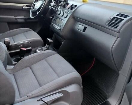 Черный Фольксваген Туран, объемом двигателя 1.6 л и пробегом 167 тыс. км за 6000 $, фото 13 на Automoto.ua