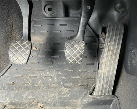 Черный Фольксваген Туран, объемом двигателя 1.6 л и пробегом 229 тыс. км за 4650 $, фото 7 на Automoto.ua