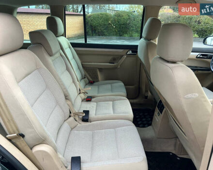 Черный Фольксваген Туран, объемом двигателя 1.6 л и пробегом 192 тыс. км за 4900 $, фото 20 на Automoto.ua