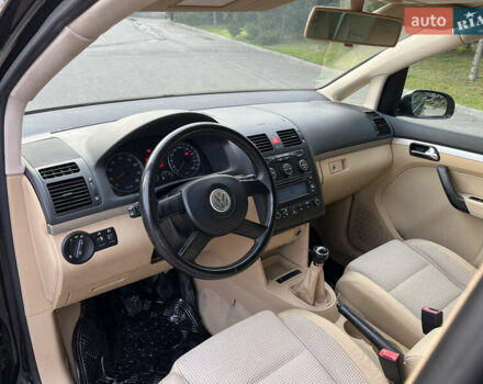 Черный Фольксваген Туран, объемом двигателя 1.6 л и пробегом 192 тыс. км за 4900 $, фото 11 на Automoto.ua