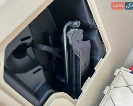 Черный Фольксваген Туран, объемом двигателя 1.6 л и пробегом 192 тыс. км за 4900 $, фото 19 на Automoto.ua