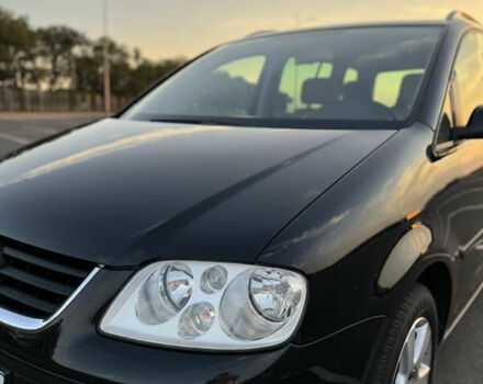 Черный Фольксваген Туран, объемом двигателя 1.6 л и пробегом 253 тыс. км за 5500 $, фото 4 на Automoto.ua