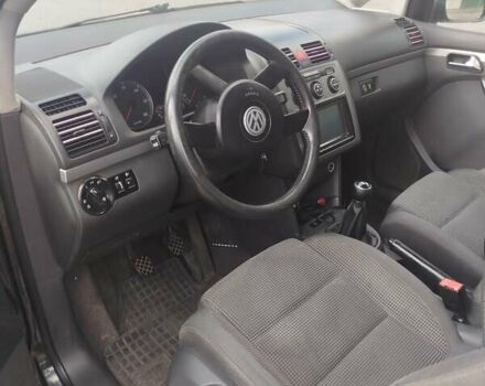 Чорний Фольксваген Туран, об'ємом двигуна 2 л та пробігом 350 тис. км за 5500 $, фото 7 на Automoto.ua
