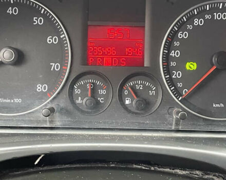 Черный Фольксваген Туран, объемом двигателя 1.6 л и пробегом 235 тыс. км за 6500 $, фото 15 на Automoto.ua