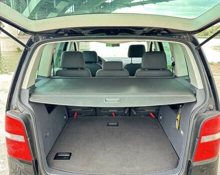 Черный Фольксваген Туран, объемом двигателя 1.6 л и пробегом 276 тыс. км за 5300 $, фото 10 на Automoto.ua