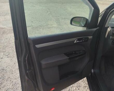 Чорний Фольксваген Туран, об'ємом двигуна 2 л та пробігом 350 тис. км за 5500 $, фото 4 на Automoto.ua