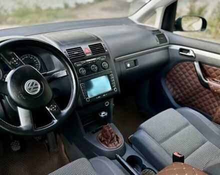 Черный Фольксваген Туран, объемом двигателя 1.6 л и пробегом 276 тыс. км за 5300 $, фото 6 на Automoto.ua