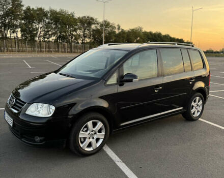 Черный Фольксваген Туран, объемом двигателя 1.6 л и пробегом 253 тыс. км за 5500 $, фото 1 на Automoto.ua
