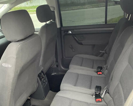 Черный Фольксваген Туран, объемом двигателя 1.6 л и пробегом 235 тыс. км за 6500 $, фото 10 на Automoto.ua