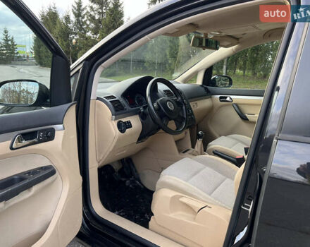 Черный Фольксваген Туран, объемом двигателя 1.6 л и пробегом 192 тыс. км за 4900 $, фото 9 на Automoto.ua