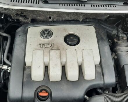 Черный Фольксваген Туран, объемом двигателя 2 л и пробегом 388 тыс. км за 2700 $, фото 7 на Automoto.ua