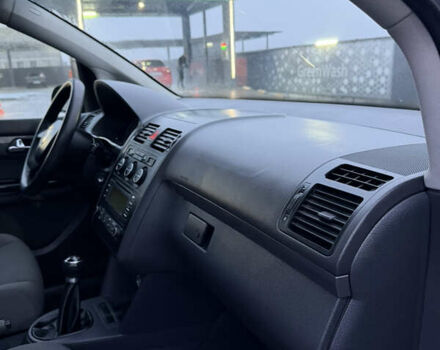 Чорний Фольксваген Туран, об'ємом двигуна 1.6 л та пробігом 290 тис. км за 5550 $, фото 16 на Automoto.ua