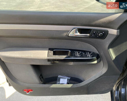 Чорний Фольксваген Туран, об'ємом двигуна 1.9 л та пробігом 340 тис. км за 6999 $, фото 10 на Automoto.ua