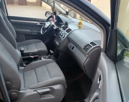 Черный Фольксваген Туран, объемом двигателя 1.6 л и пробегом 167 тыс. км за 6000 $, фото 1 на Automoto.ua