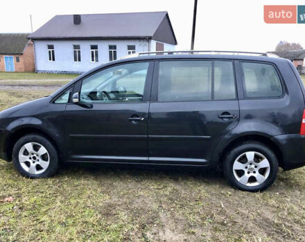 Черный Фольксваген Туран, объемом двигателя 1.97 л и пробегом 400 тыс. км за 4999 $, фото 7 на Automoto.ua