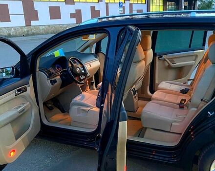 Черный Фольксваген Туран, объемом двигателя 2 л и пробегом 265 тыс. км за 5800 $, фото 2 на Automoto.ua