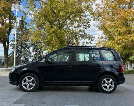 Черный Фольксваген Туран, объемом двигателя 0 л и пробегом 300 тыс. км за 3021 $, фото 1 на Automoto.ua