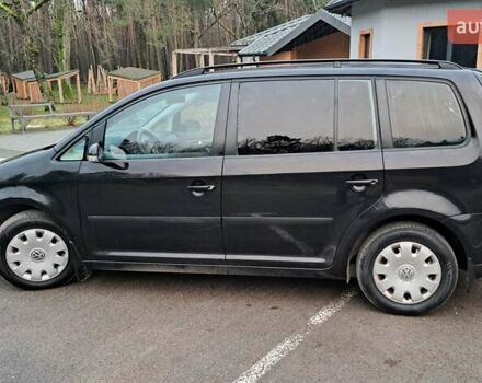 Черный Фольксваген Туран, объемом двигателя 1.6 л и пробегом 240 тыс. км за 5700 $, фото 1 на Automoto.ua