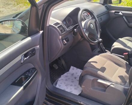 Черный Фольксваген Туран, объемом двигателя 2 л и пробегом 260 тыс. км за 6500 $, фото 7 на Automoto.ua