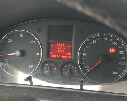 Черный Фольксваген Туран, объемом двигателя 1.97 л и пробегом 347 тыс. км за 5300 $, фото 6 на Automoto.ua