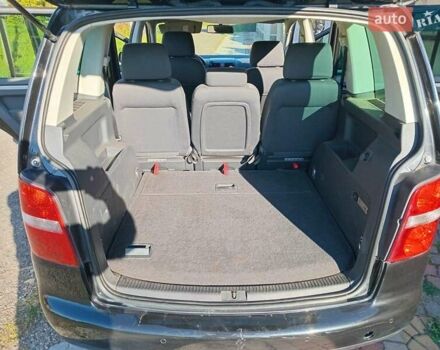 Черный Фольксваген Туран, объемом двигателя 1.6 л и пробегом 309 тыс. км за 5900 $, фото 6 на Automoto.ua