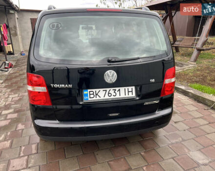 Черный Фольксваген Туран, объемом двигателя 1.6 л и пробегом 271 тыс. км за 5500 $, фото 7 на Automoto.ua