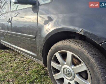 Черный Фольксваген Туран, объемом двигателя 1.9 л и пробегом 352 тыс. км за 4500 $, фото 3 на Automoto.ua