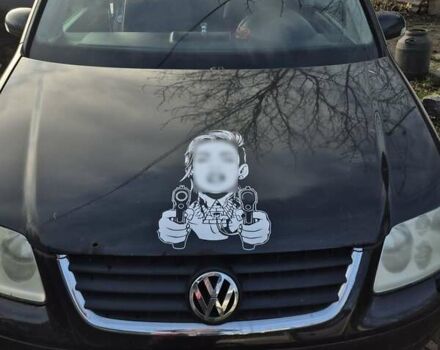 Черный Фольксваген Туран, объемом двигателя 1.9 л и пробегом 352 тыс. км за 4500 $, фото 1 на Automoto.ua