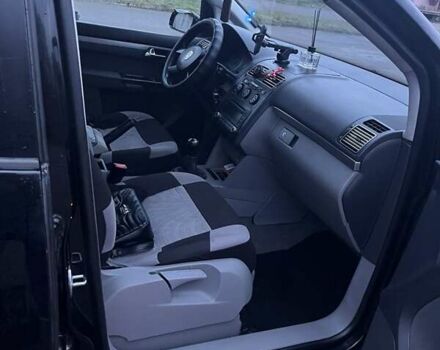 Черный Фольксваген Туран, объемом двигателя 1.97 л и пробегом 293 тыс. км за 5900 $, фото 9 на Automoto.ua