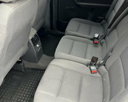 Черный Фольксваген Туран, объемом двигателя 1.6 л и пробегом 271 тыс. км за 5500 $, фото 3 на Automoto.ua