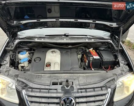 Черный Фольксваген Туран, объемом двигателя 1.6 л и пробегом 192 тыс. км за 5700 $, фото 18 на Automoto.ua