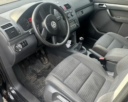 Чорний Фольксваген Туран, об'ємом двигуна 2 л та пробігом 300 тис. км за 2500 $, фото 5 на Automoto.ua