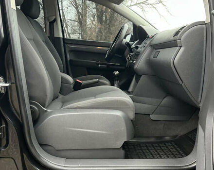 Черный Фольксваген Туран, объемом двигателя 1.6 л и пробегом 208 тыс. км за 5700 $, фото 24 на Automoto.ua