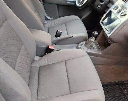 Черный Фольксваген Туран, объемом двигателя 1.6 л и пробегом 202 тыс. км за 5300 $, фото 10 на Automoto.ua