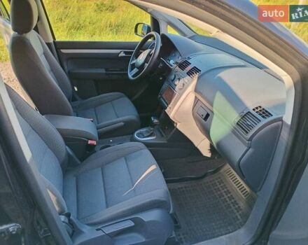 Черный Фольксваген Туран, объемом двигателя 1.6 л и пробегом 309 тыс. км за 5900 $, фото 4 на Automoto.ua