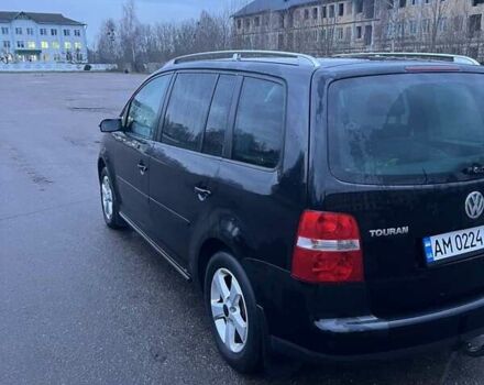 Черный Фольксваген Туран, объемом двигателя 1.97 л и пробегом 293 тыс. км за 5900 $, фото 5 на Automoto.ua