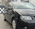 Черный Фольксваген Туран, объемом двигателя 1.6 л и пробегом 206 тыс. км за 5350 $, фото 3 на Automoto.ua