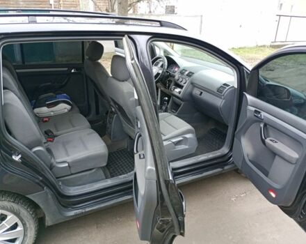 Черный Фольксваген Туран, объемом двигателя 1.6 л и пробегом 220 тыс. км за 6300 $, фото 7 на Automoto.ua