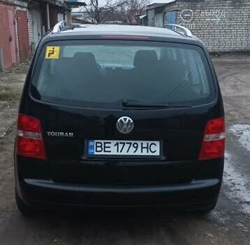 Черный Фольксваген Туран, объемом двигателя 1.6 л и пробегом 255 тыс. км за 6500 $, фото 1 на Automoto.ua