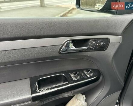 Черный Фольксваген Туран, объемом двигателя 1.6 л и пробегом 192 тыс. км за 5700 $, фото 15 на Automoto.ua